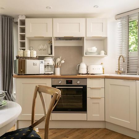 Вилла Honeycombe - Treehouse In The Heart Of Dorset Бландфорд-Форум Экстерьер фото