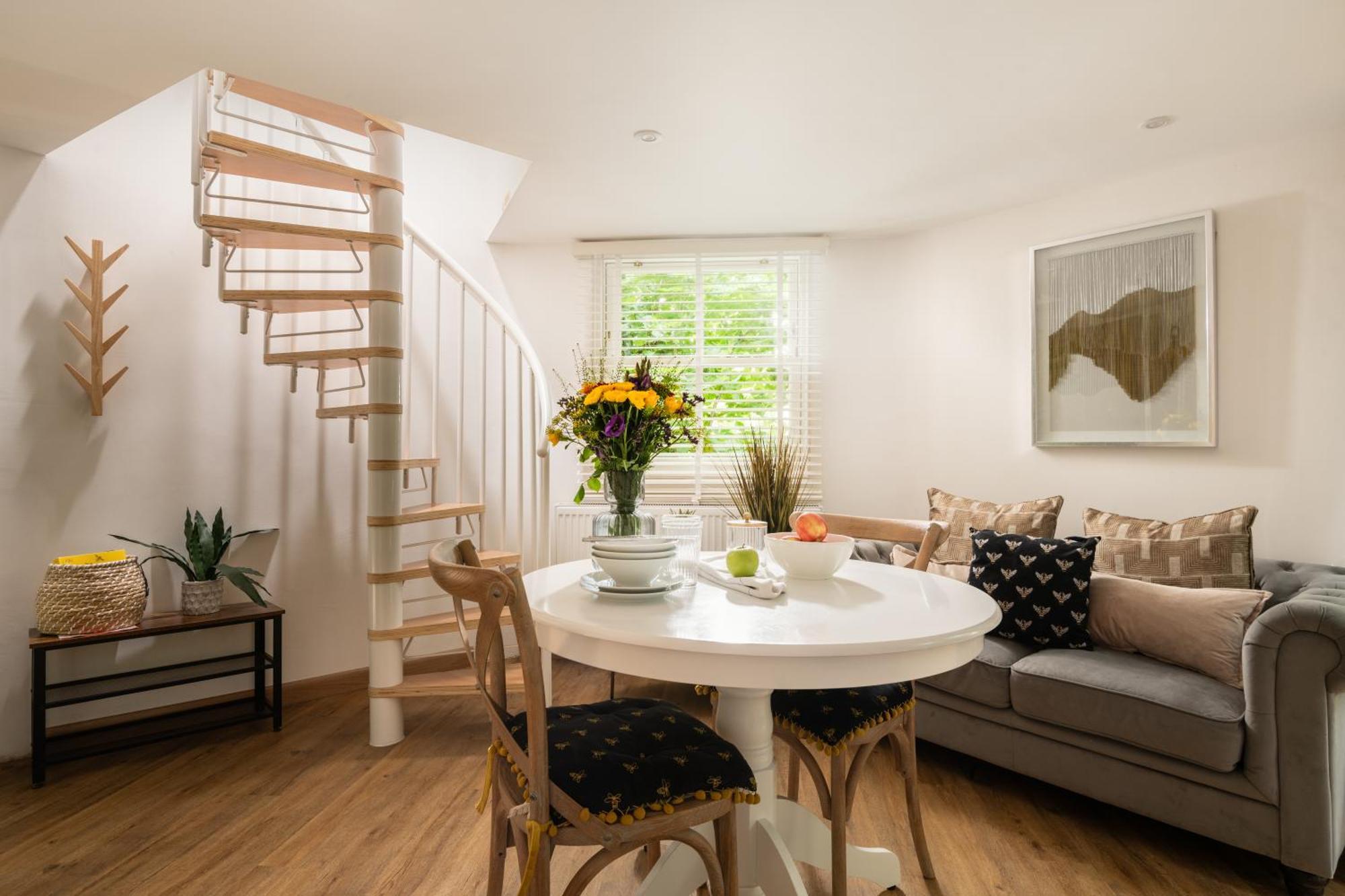 Вилла Honeycombe - Treehouse In The Heart Of Dorset Бландфорд-Форум Экстерьер фото