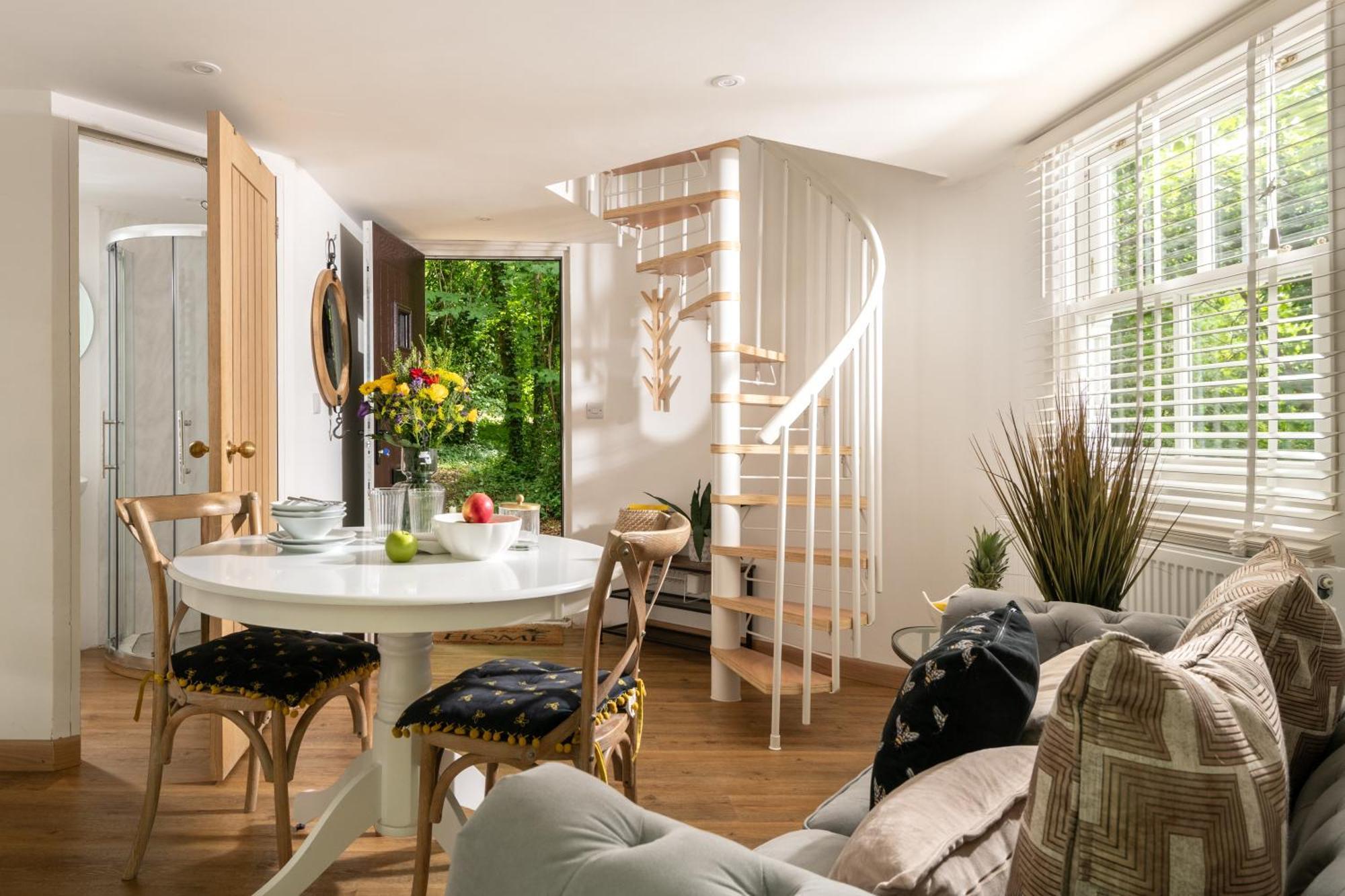 Вилла Honeycombe - Treehouse In The Heart Of Dorset Бландфорд-Форум Экстерьер фото