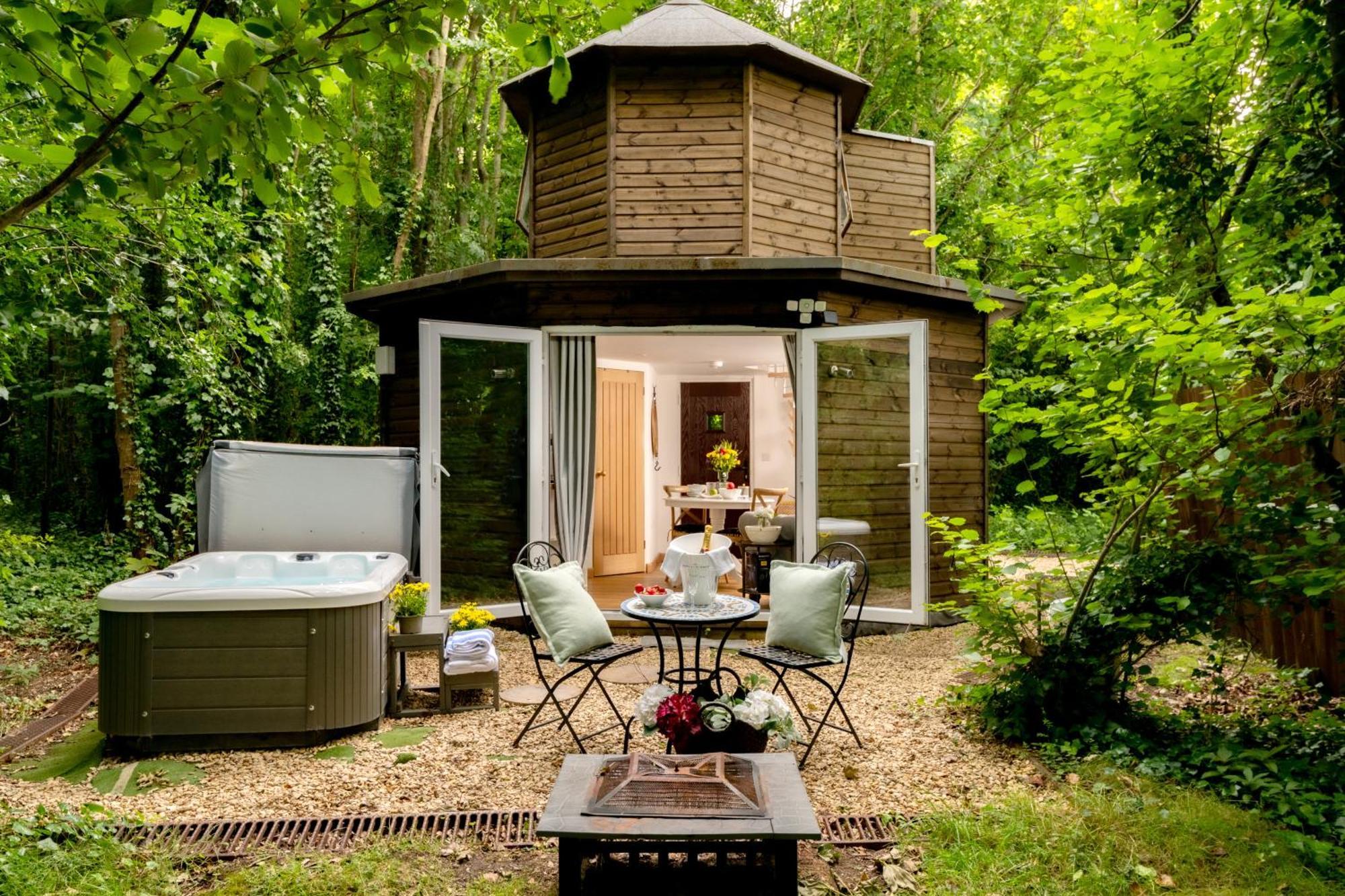 Вилла Honeycombe - Treehouse In The Heart Of Dorset Бландфорд-Форум Экстерьер фото